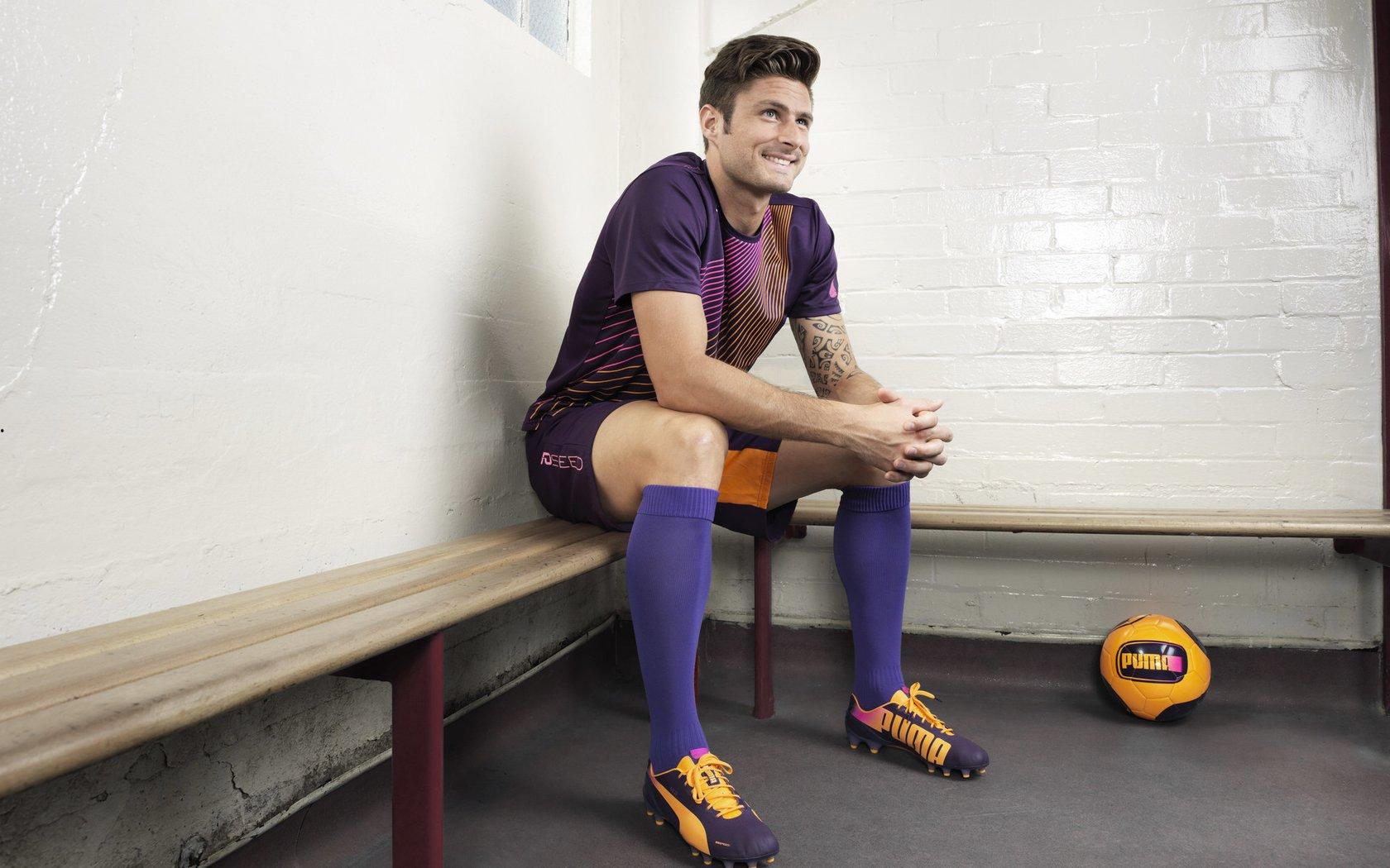 纪律警报!阿隆索掌舵后皇马11战4红,伯纳乌新气象下的隐忧